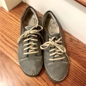 Naturalizer sneakers